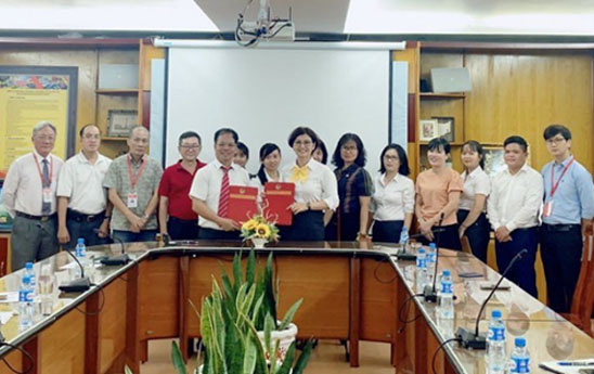 Vietnam Post Bình Dương và Trường Đại học Bình Dương ký kết thỏa thuận hợp tác