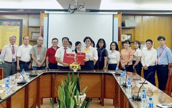 Vietnam Post Bình Dương và Trường Đại học Bình Dương ký kết thỏa thuận hợp tác
