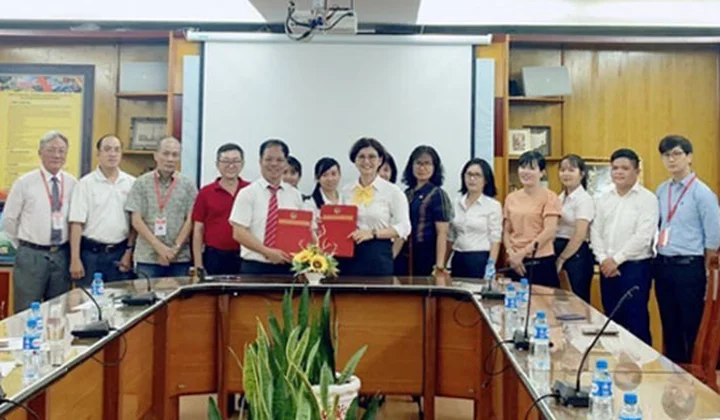 Vietnam Post Bình Dương và Trường Đại học Bình Dương ký kết thỏa thuận hợp tác
