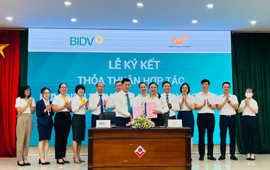 Vietnam Post Sơn La ký kết thỏa thuận hợp tác với BIDV Sơn La