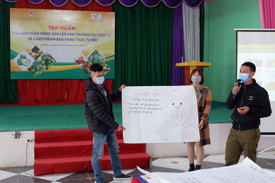 Vietnam Post hỗ trợ nông dân Sơn La kinh doanh trên môi trường số