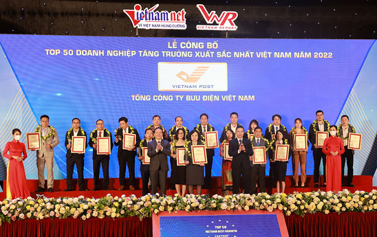 Vietnam Post lọt vào Top 50 Doanh nghiệp tăng trưởng xuất sắc nhất Việt Nam 2022
