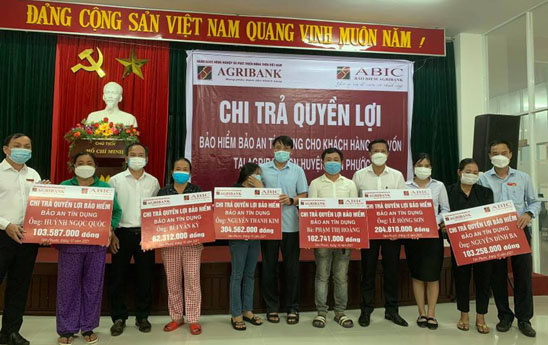 ABIC chi trả gần 900 triệu đồng bảo hiểm Bảo an tín dụng cho khách hàng Quảng Nam