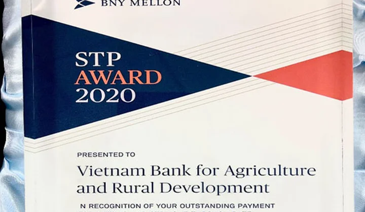 Agribank nhận giải thưởng Tỷ lệ điện thanh toán chuẩn xuất sắc năm 2020 do BNY Mellon trao tặng