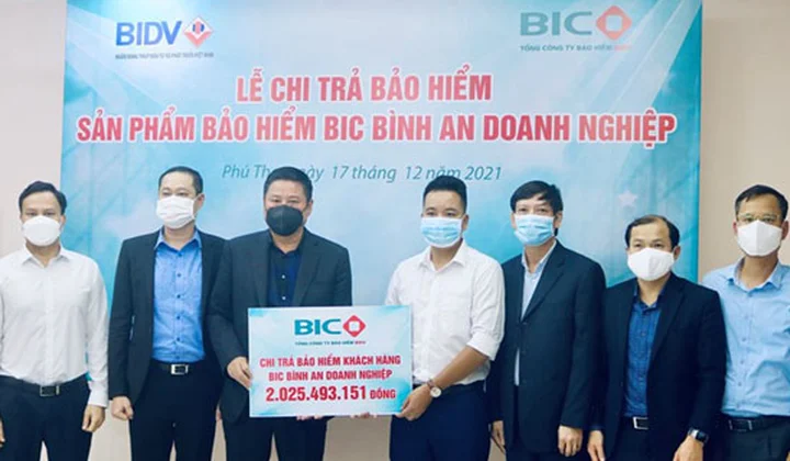 BIC chi trả quyền lợi bảo hiểm “Bình an doanh nghiệp" cho khách hàng