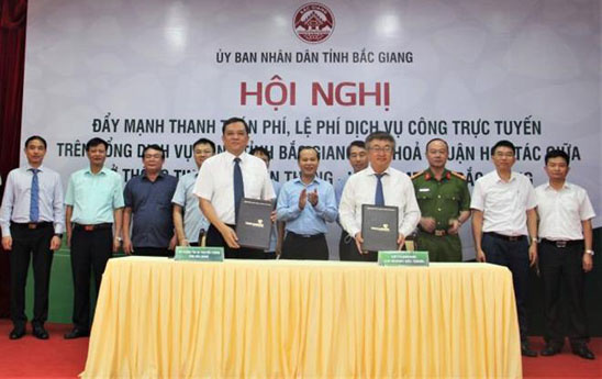 Vietcombank Bắc Giang ký thỏa thuận hợp tác thông tin tuyên truyền