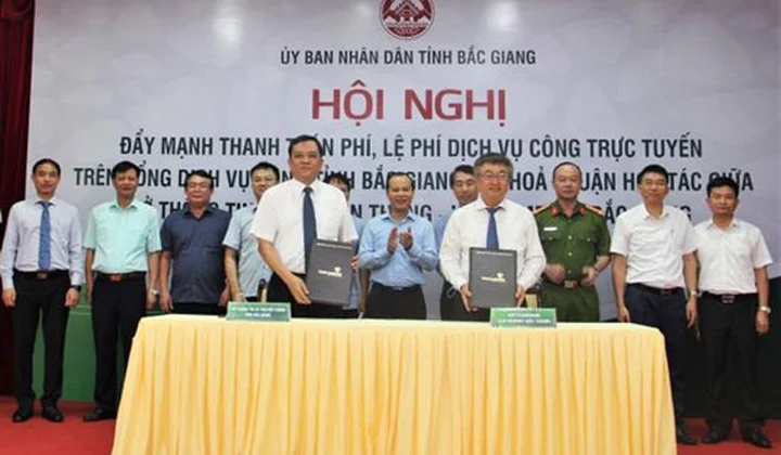Vietcombank Bắc Giang ký thỏa thuận hợp tác thông tin tuyên truyền
