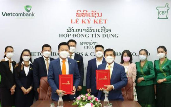 Vietcombank Lào tài trợ vốn lưu động cho Công ty Dược phẩm CBF