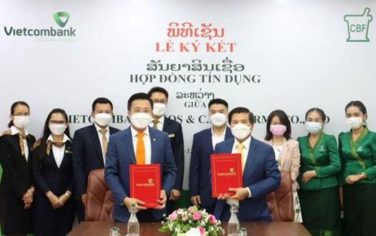 Vietcombank Lào tài trợ vốn lưu động cho Công ty Dược phẩm CBF
