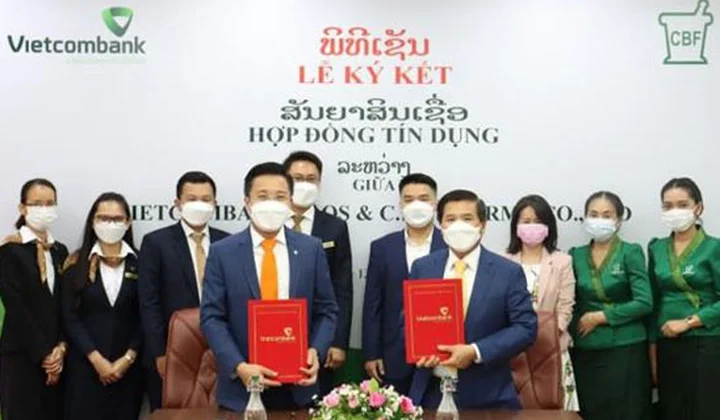 Vietcombank Lào tài trợ vốn lưu động cho Công ty Dược phẩm CBF