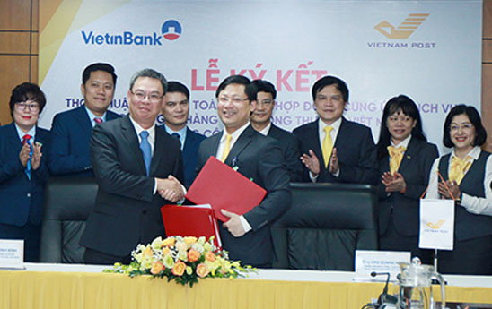 VietinBank và VNPost hỗ trợ khách hàng giao dịch thuận tiện