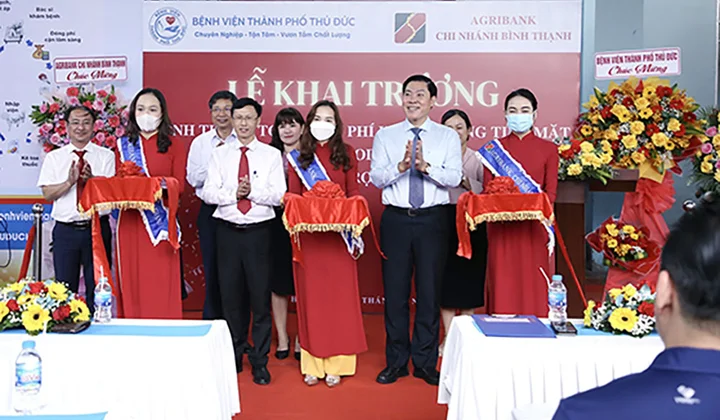 Agribank Bình Thạnh cung cấp giải pháp thanh toán và tài trợ 500 triệu đồng cho Bệnh viện TP. Thủ Đức