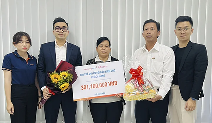 KienlongBank chi trả hơn 300 triệu đồng bồi thường bảo hiểm cho khách hàng tại An Giang