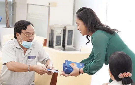 Nhiều ngân hàng “lì xì” đầu năm cho khách giao dịch