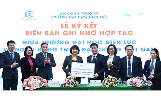 PVcomBank ký kết hợp tác và trao học bổng toàn phần tới sinh viên Trường Đại học Điện lực