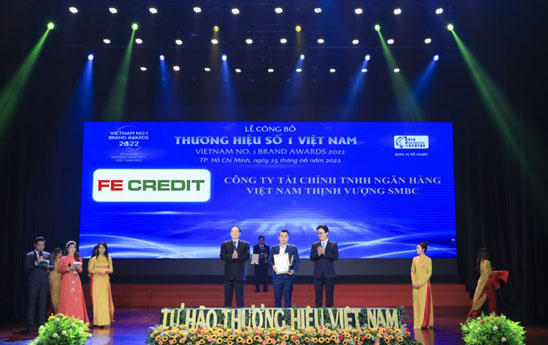 FE CREDIT nhận giải thưởng “Thương hiệu số 1 Việt Nam 2022”