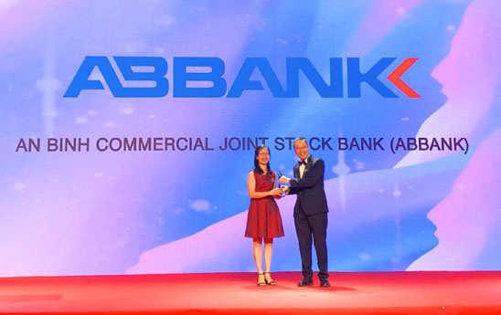 ABBank lần thứ 3 liên tiếp nhận giải “Nơi làm việc tốt nhất châu Á năm 2022”