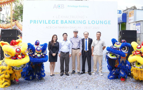 ACB triển khai mô hình phục vụ khách hàng ưu tiên tại Tây Nguyên