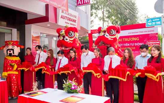 Agribank An Giang trang bị 03 máy CDM phục vụ khách hàng