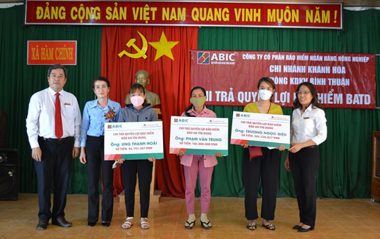 Agribank Bình Thuận phối hợp chi bồi thường bảo hiểm bảo an tín dụng hơn 600 triệu đồng cho khách hàng