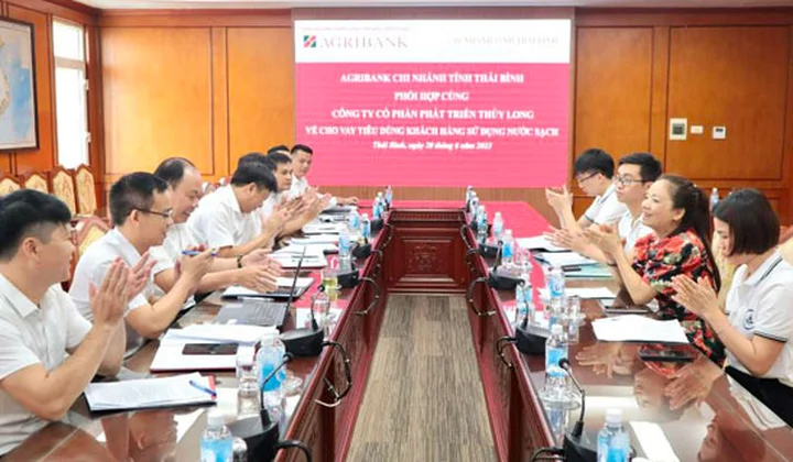 Agribank Thái Bình phối hợp Công ty nước sạch đưa nguồn vốn tín dụng cho vay tiêu dùng