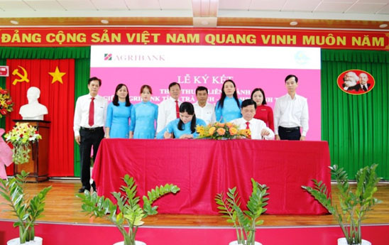 Agribank Trà Vinh ký kết hợp tác với Hội liên hiệp Phụ nữ tỉnh và trao 2 tỷ đồng cho quỹ an sinh xã hội năm 2022