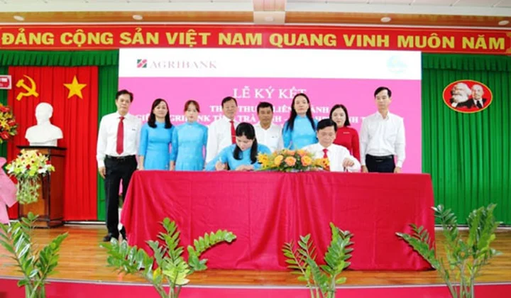 Agribank Trà Vinh ký kết hợp tác với Hội liên hiệp Phụ nữ tỉnh và trao 2 tỷ đồng cho quỹ an sinh xã hội năm 2022