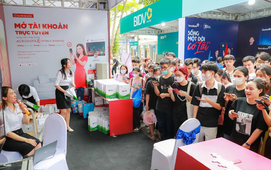 Agribank đồng hành cùng "Nhà ngân hàng tương lai" năm 2023