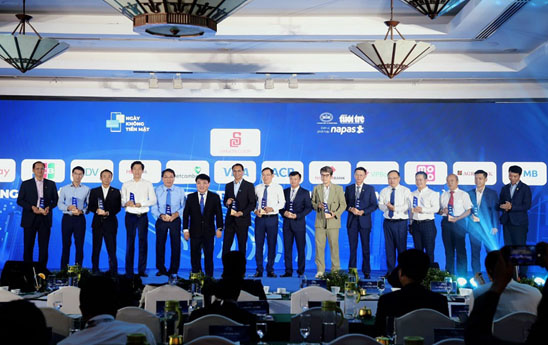 Agribank đồng hành thúc đẩy thanh toán không tiền mặt