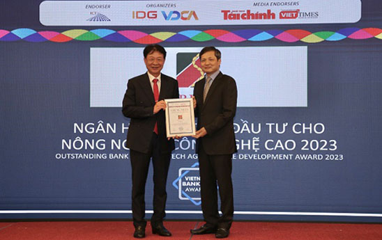 Agribank được vinh danh với 3 giải thưởng Ngân hàng Việt Nam tiêu biểu năm 2022