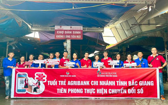 Agribank triển khai các phương thức thanh toán không dùng tiền mặt tới tiểu thương