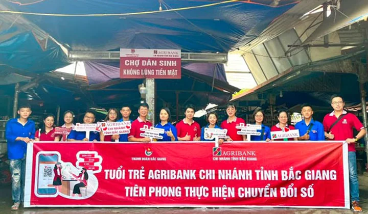 Agribank triển khai các phương thức thanh toán không dùng tiền mặt tới tiểu thương
