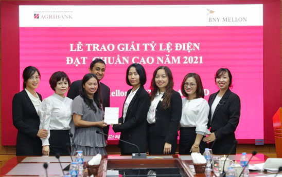 Agribank vinh dự nhận giải thưởng “Tỷ lệ điện đạt chuẩn cao năm 2021”