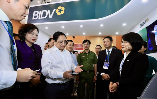 BIDV trình diễn giao dịch bằng CCCD chip tại “Ngày chuyển đổi số ngành ngân hàng”