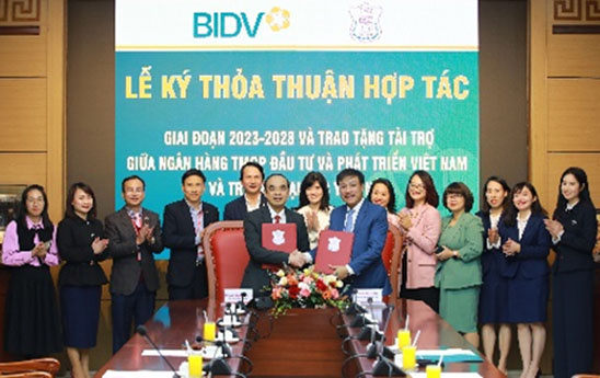 BIDV và Trường Đại học Y Hà Nội ký kết thỏa thuận hợp tác giai đoạn 2023-2028 và trao tài trợ