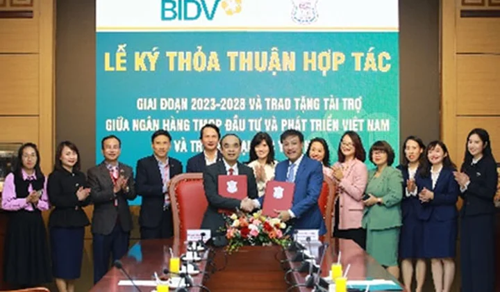 BIDV và Trường Đại học Y Hà Nội ký kết thỏa thuận hợp tác giai đoạn 2023-2028 và trao tài trợ