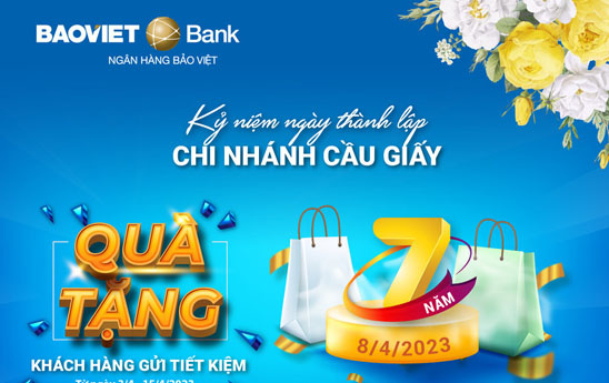 BAOVIET Bank Cầu Giấy tặng quà cho khách hàng gửi tiết kiệm