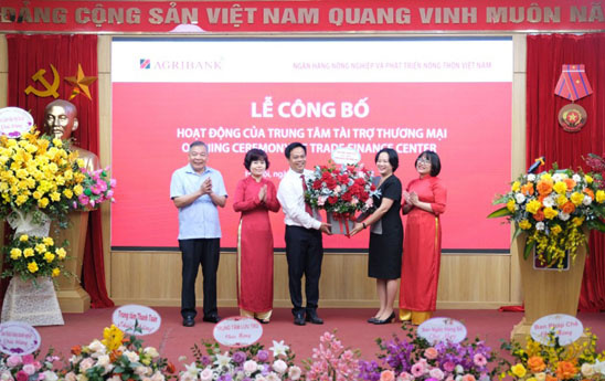 Công bố hoạt động Trung tâm Tài trợ thương mại Agribank