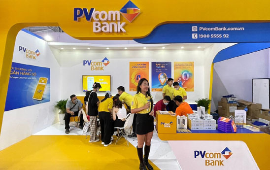 Đông đảo khách hàng trải nghiệm Ngân hàng số của PvcomBank