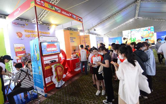 HDBank đầy sức hút tại chợ phiên không tiền mặt dành cho công nhân