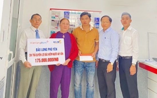 KienlongBank chi trả 225 triệu đồng quyền lợi Bảo hiểm cho khách hàng