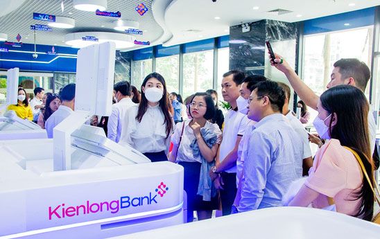 KienlongBank đẩy mạnh hoạt động trải nghiệm văn phòng giao dịch All in One