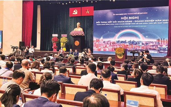 Lãi suất cao, ngân hàng cũng chẳng được lợi