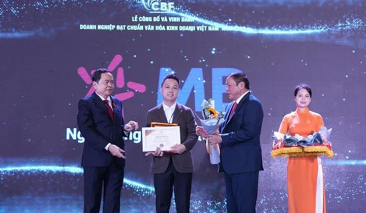 MB được vinh danh “Doanh nghiệp đạt chuẩn văn hóa kinh doanh Việt Nam” 2022