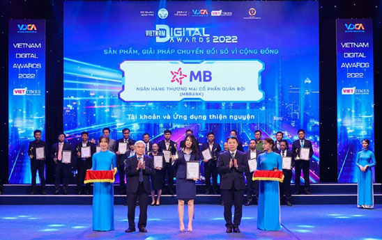 MB ‘thắng lớn’ tại giải thưởng Chuyển đổi số Việt Nam 2022