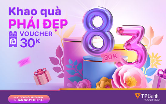 Nữ khách hàng nhận ngay voucher Shoppeefood trên App TPBank