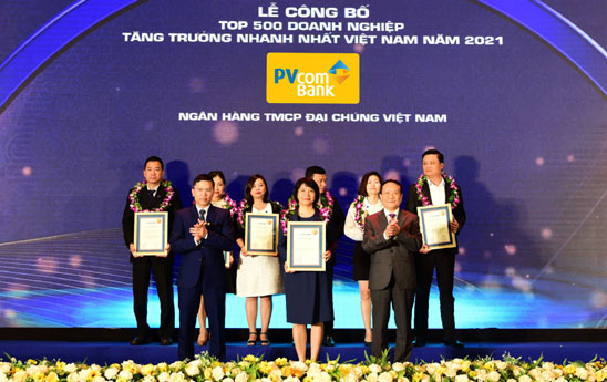 PVcomBank được vinh danh trong Top 500 Doanh nghiệp tăng trưởng nhanh nhất Việt Nam 2022