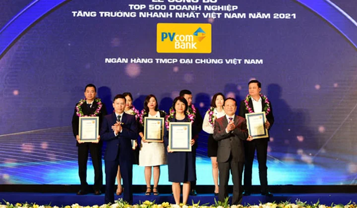 PVcomBank được vinh danh trong Top 500 Doanh nghiệp tăng trưởng nhanh nhất Việt Nam 2022