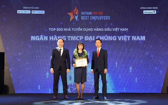 PVcomBank được vinh danh trong Top 500 Nhà tuyển dụng hàng đầu Việt Nam 2022