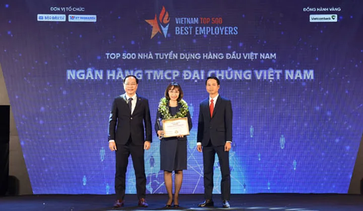 PVcomBank được vinh danh trong Top 500 Nhà tuyển dụng hàng đầu Việt Nam 2022